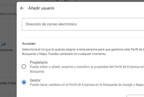 Invitación de Google Business Profile con el rol Gestor seleccionado